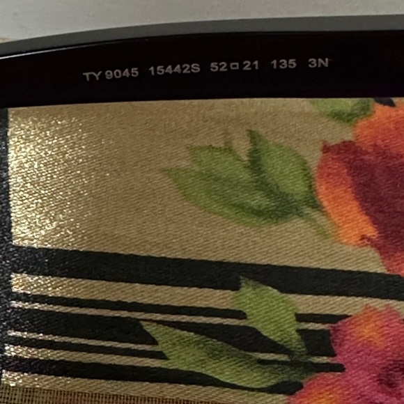 New Tory Burch sunglasses. - Picture 10 of 11